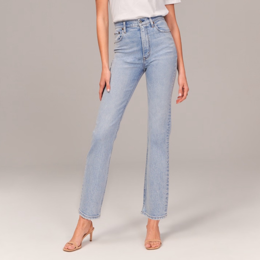 Abercrombie & Fitch Ultra High Rise Ankle Straight Jean